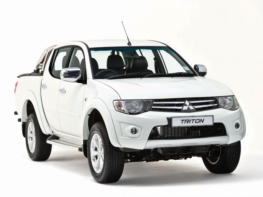  Mitsubishi Triton Double Cab 2013 года  (ZA) (фото 1 из 12)